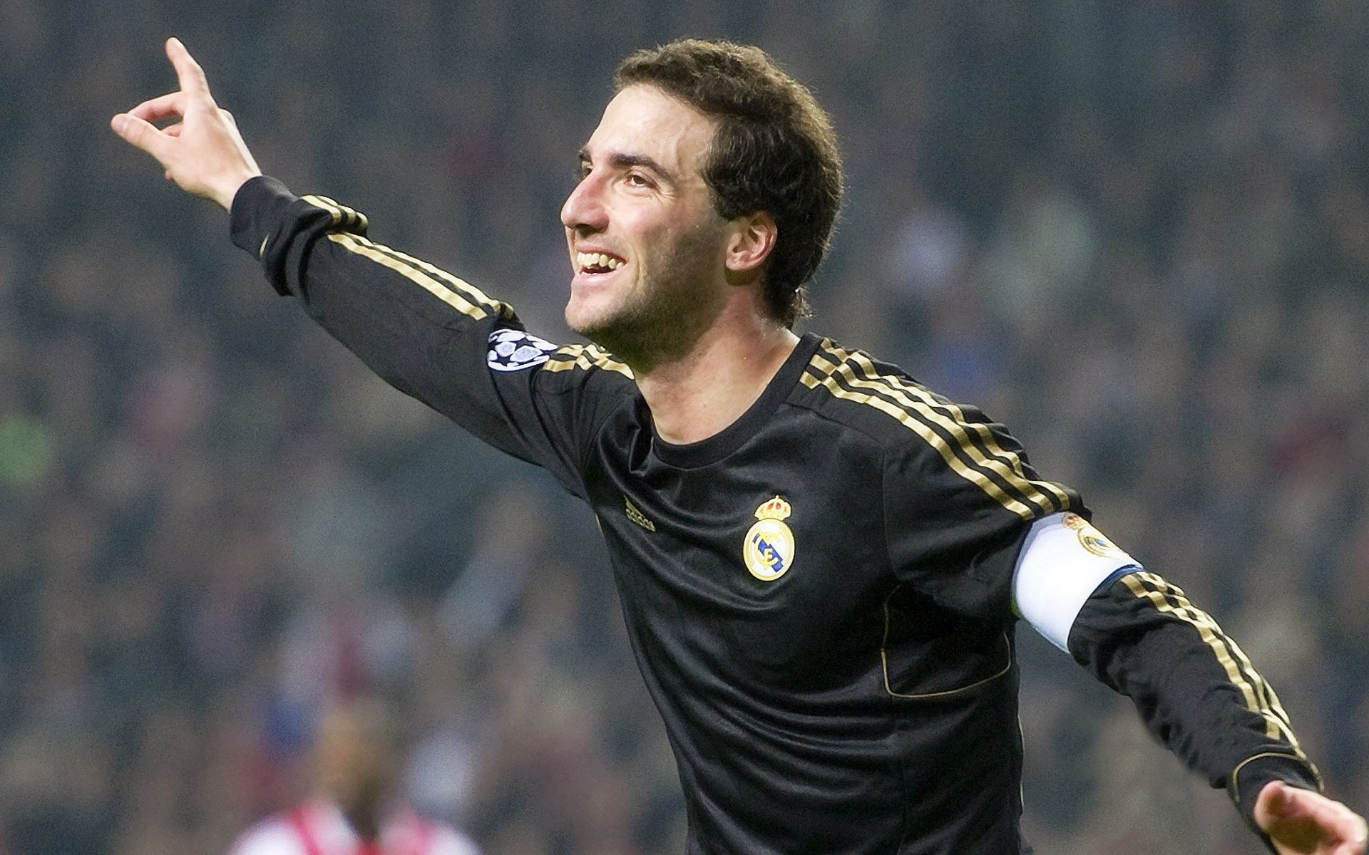 斗志永不熄：球队队魂的故事感动无数球迷，有斗志的队名和口号